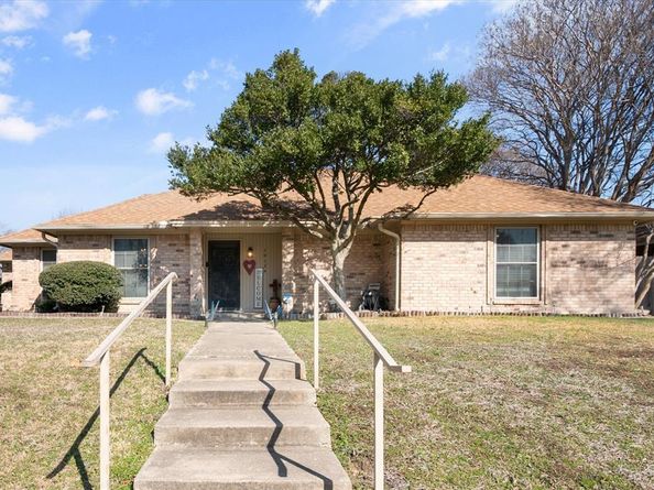 10124  Stoneleigh Drive , Benbrook Texas 76126