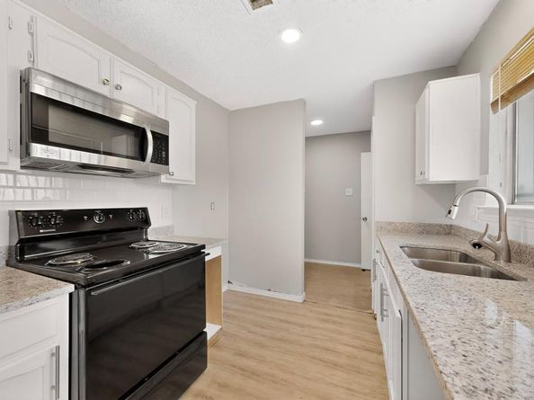 948  Carom Way , Dallas Texas 75217