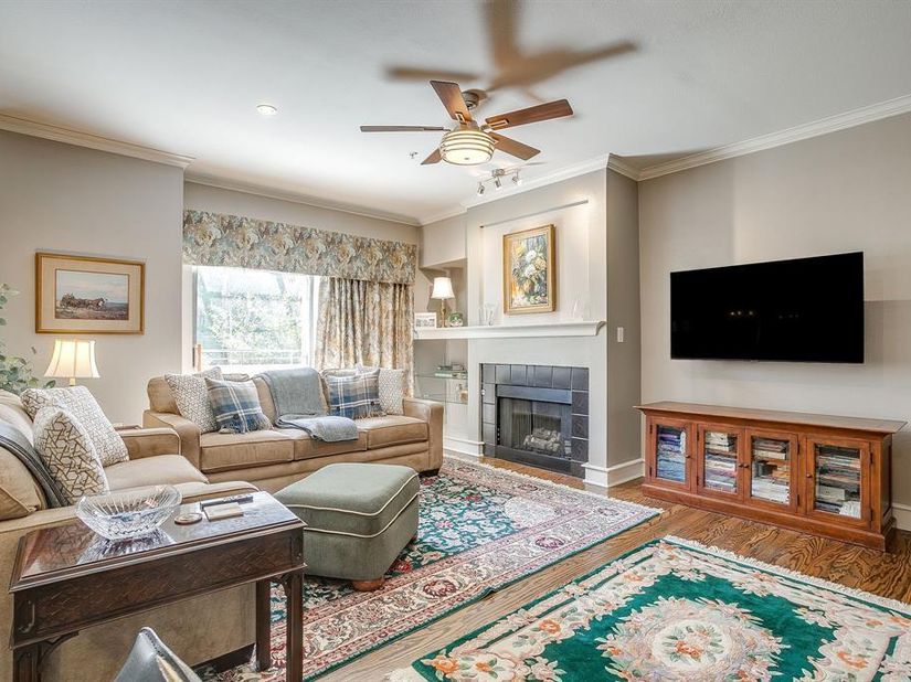 3333  Darcy Street  2203, Fort Worth Texas 76107