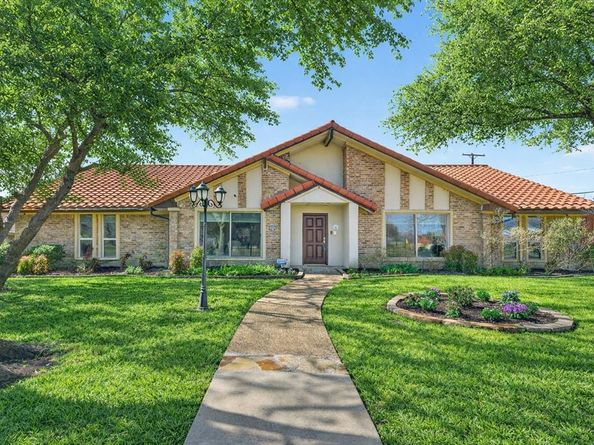 15415  Leavalley Drive , Dallas Texas 75248