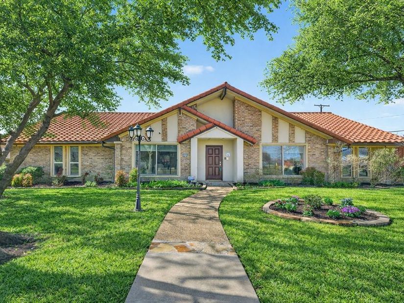 15415  Leavalley Drive , Dallas Texas 75248