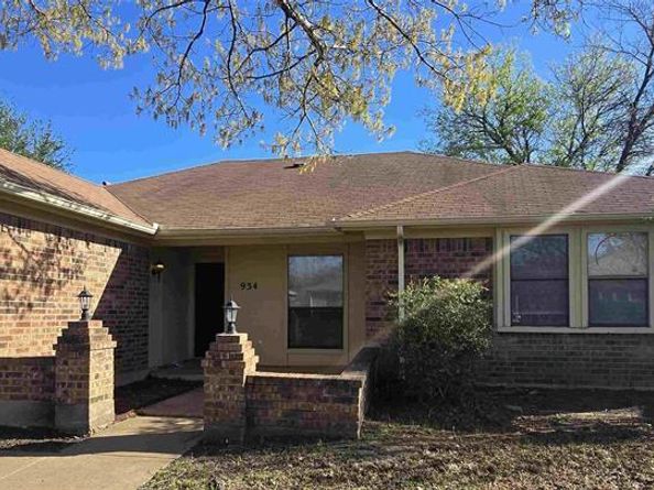 934  Robinwood Drive , Arlington Texas 76017
