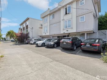 5624 Roosevelt Way NE