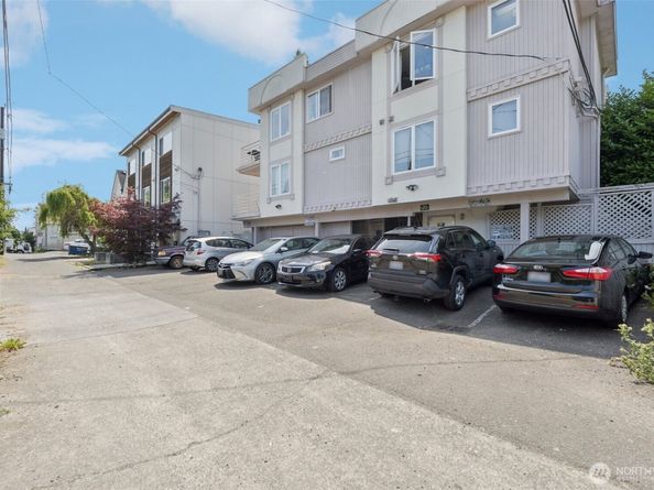 5624 Roosevelt Way NE 202, Seattle WA 98105