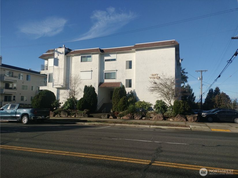 11755 Greenwood Avenue N 203, Seattle WA 98133