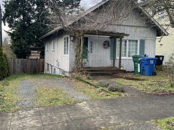 7043 17 Avenue NW, Seattle WA 98117