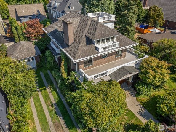 1220 10th Avenue E, Seattle WA 98102