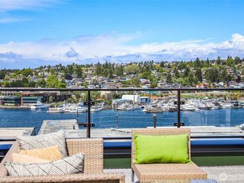 2817 Franklin Avenue E