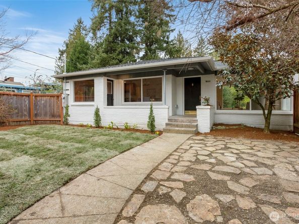 10726 Sand Point Way NE A, Seattle WA 98125