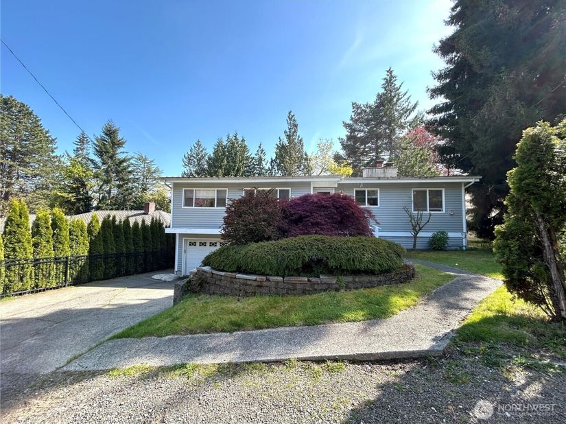 10231 NE 24th Street, Bellevue WA 98004