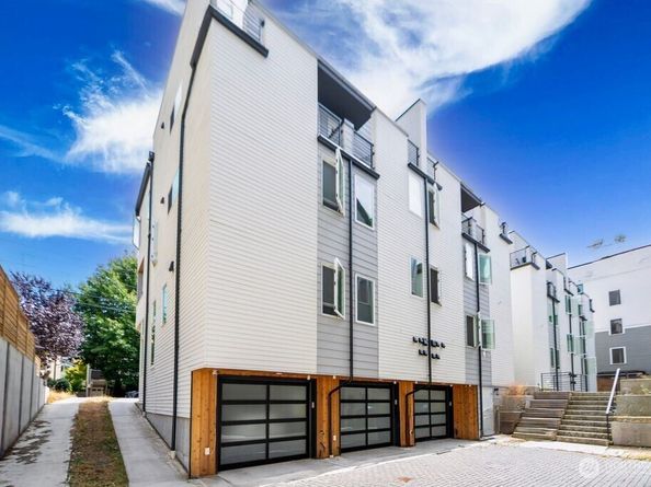 8553 Midvale Avenue N C, Seattle WA 98103