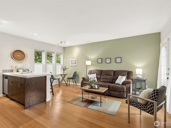 6547 42nd Avenue SW 205, Seattle WA 98136