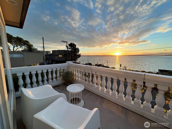 4030 Beach Drive SW, Seattle WA 98116