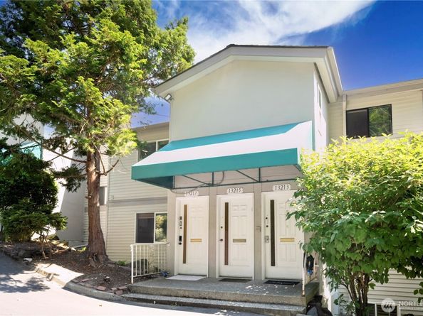 13217 15th Avenue NE A8, Seattle WA 98125