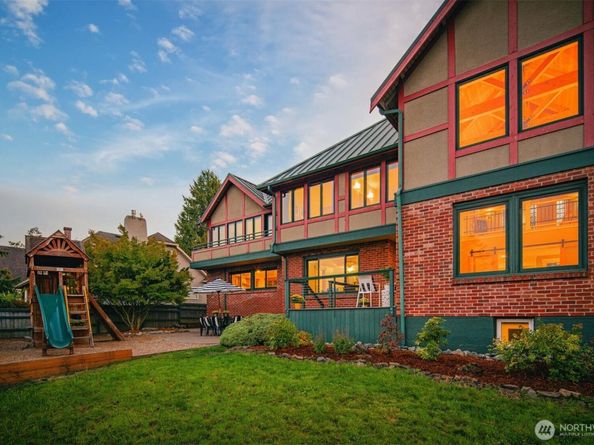 937 N 71st Street, Seattle WA 98103