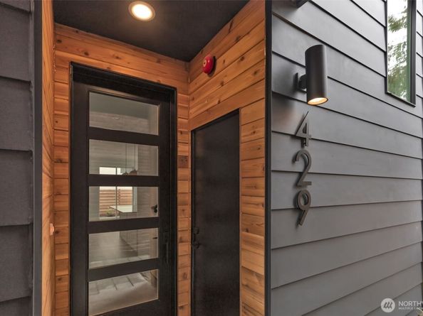 429 19th Avenue E, Seattle WA 98112