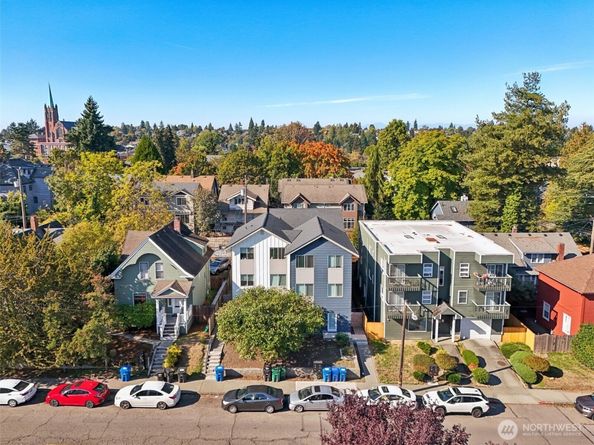 5259 Brooklyn Avenue NE, Seattle WA 98105