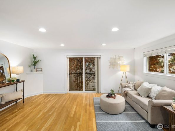 337 N 105th Street A, Seattle WA 98133