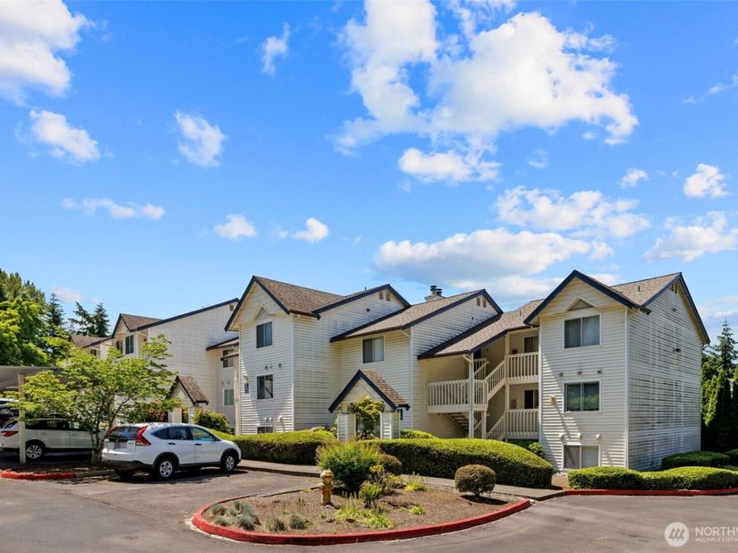 1900 NE 48th Street E205, Renton WA 98056
