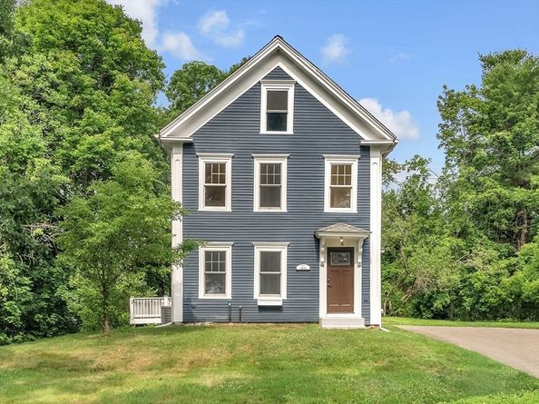 4 Shaw St, Medway MA 02053