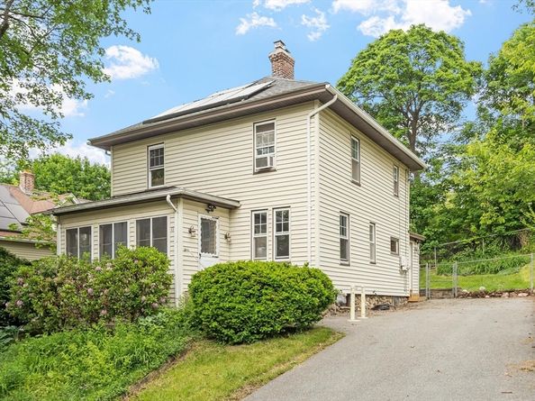 11 Wakefield St, Worcester MA 01605