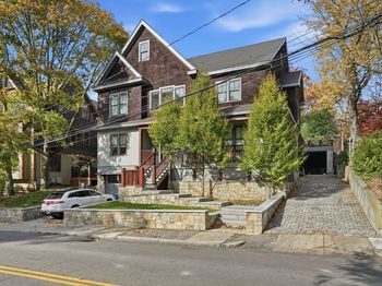 24 Sigourney St