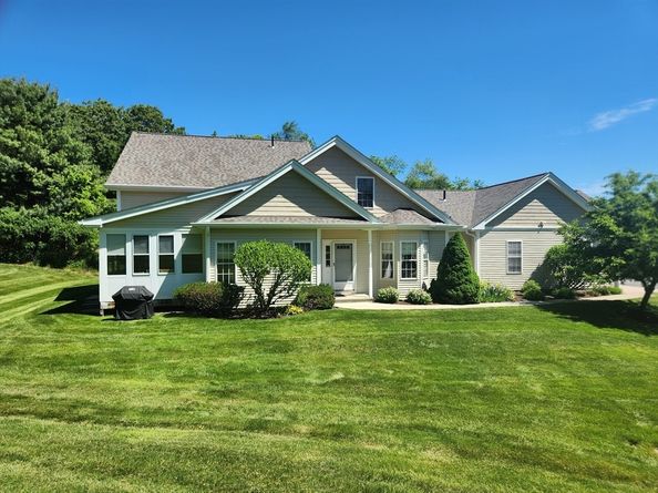 4 Apple Seed Drive 4, Shrewsbury MA 01545