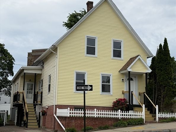 52 Harrison St, Worcester MA 01604