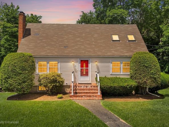 21 Bartlett Ave, Lexington MA 02420