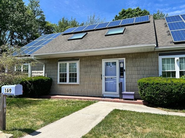 169 Park Ave W, Weymouth MA 02190