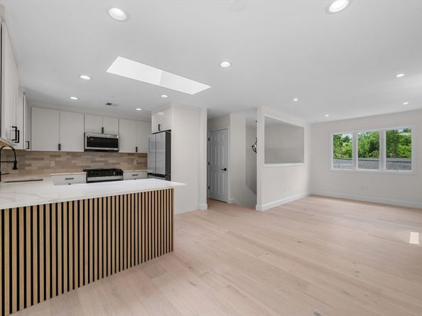 29 Rockway Rd, Peabody MA 01960