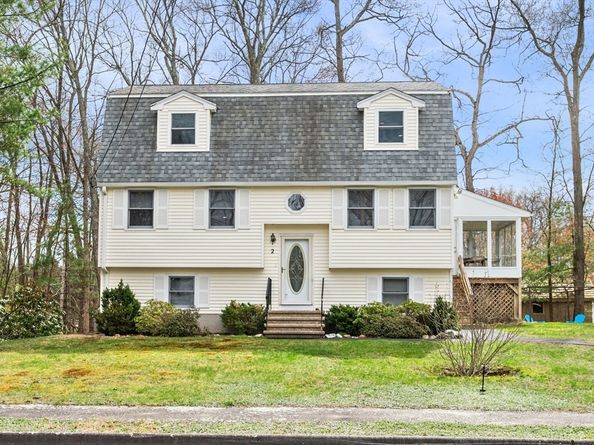 2 Rhode Island Rd, Wilmington MA 01887