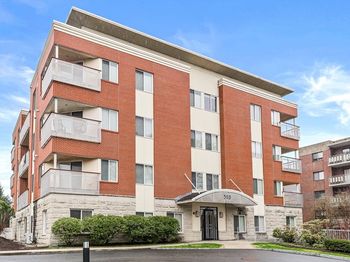 310 Hammond Pond Pkwy