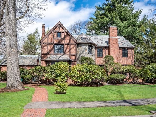 81 Brackett Rd, Newton MA 02458
