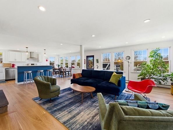 27 Gee Avenue, Gloucester MA 01930