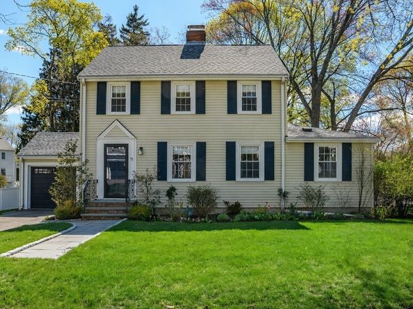 11 Bunker Ln, Newton MA 02465