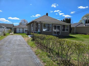 23 Newbridge Ave