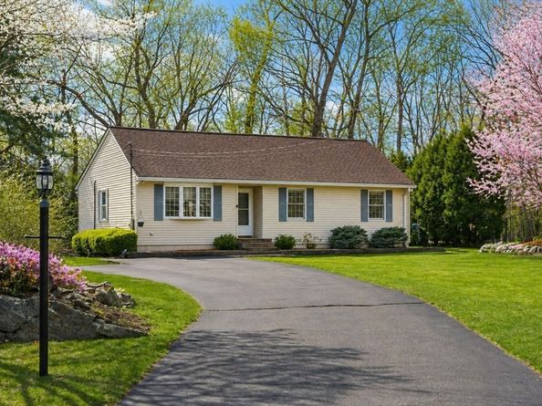 4 Dorianna Cir, Shrewsbury MA 01545