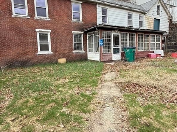 8 School St, Fitchburg MA 01420