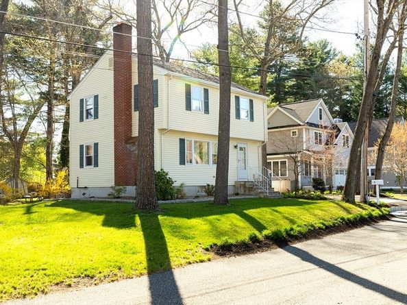 2 Marigold Ave, Wellesley MA 02482