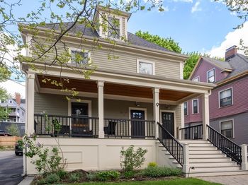 9 Bartlett Cres
