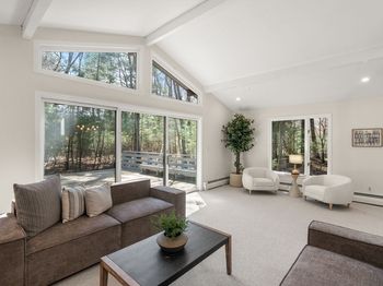 6 Briggs Pond Way