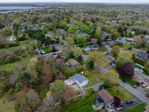 10 Knollwood Dr, Mattapoisett MA 02739