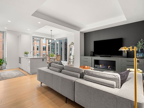 135 Seaport Blvd 1806, Boston MA 02210