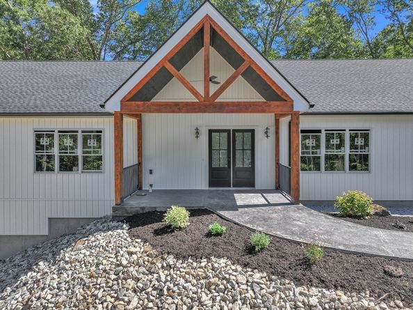 68 Lackey Dam Rd, Sutton MA 01590