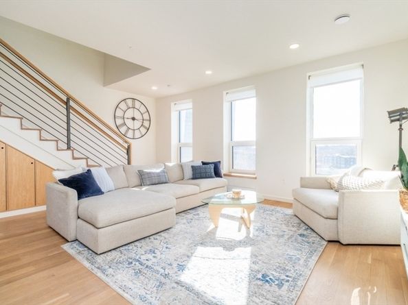 78 Fort Avenue 78, Boston MA 02119