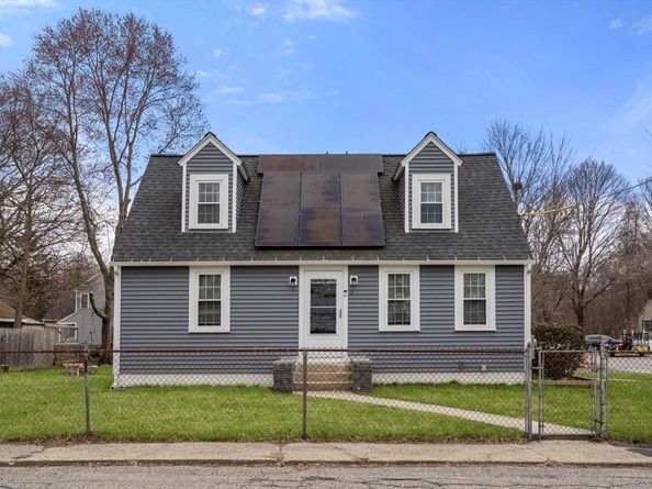 2 Pond St, Uxbridge MA 01569