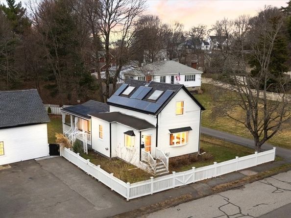 18 Sherman Pl, Woburn MA 01801