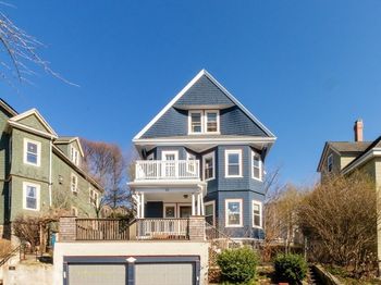23 Wenham St
