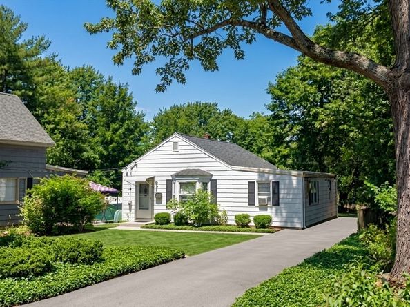 69 Appleton St, Saugus MA 01906